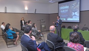 palestra do promotor de Justiça Luciano Tonet no lançamento da campanha "Leão da Cidadania"