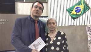 Promotor de Justiça Élder Ximenes com a representante do Movimento Feminino pela Anistia (MPFA), Nildes Alencar