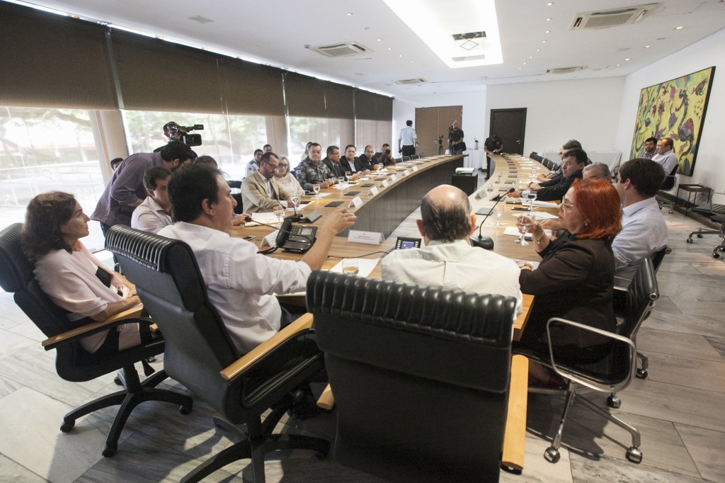 MPCE participa de reunião sobre combate à violência entre torcedores