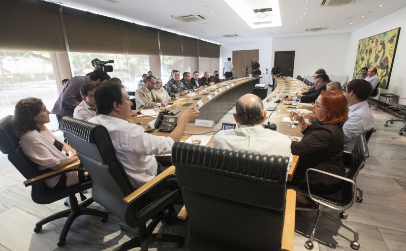 MPCE participa de reunião sobre combate à violência entre torcedores