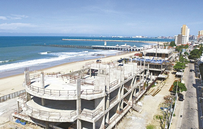 MPCE formaliza denúncia contra ex-secretário do Turismo do Estado no caso do Aquário