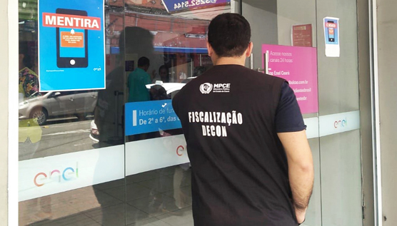 MPCE fiscaliza atendimento em quatro lojas da Enel em Fortaleza