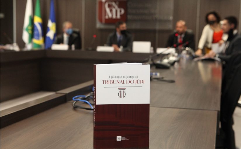 Membro do MPCE tem artigo publicado em livro do CNMP sobre promoção de Justiça no Tribunal do Júri