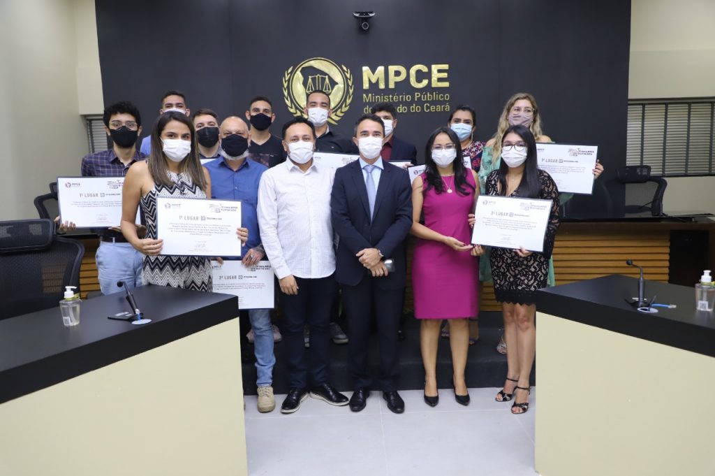 Jornalistas e demais profissionais da imprensa são agraciados com 3º Prêmio MPCE de Jornalismo