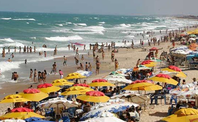 Decon autua 12 barracas de praias e quatro agências de turismo em Fortaleza e Caucaia em Operação ‘Férias’