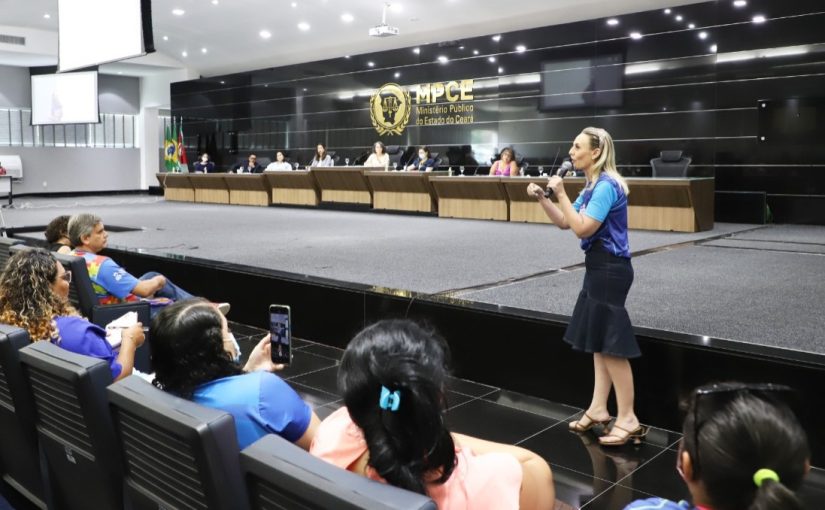 MPCE realiza audiência pública para discutir deficiências no atendimento a crianças e adolescentes com autismo em Fortaleza