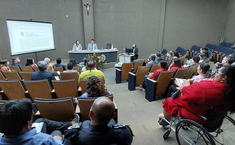MPCE participa de reunião sobre desocupação de terreno no bairro Serrinha em Fortaleza 