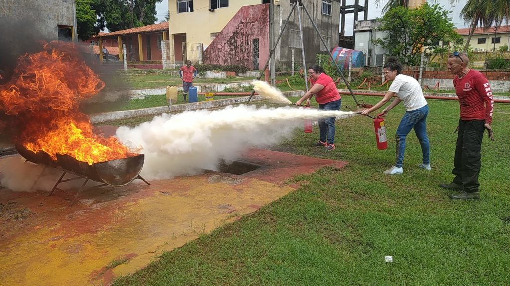 Parceria com Corpo de Bombeiros capacita 23 brigadistas entre servidores e colaboradores do MPCE 