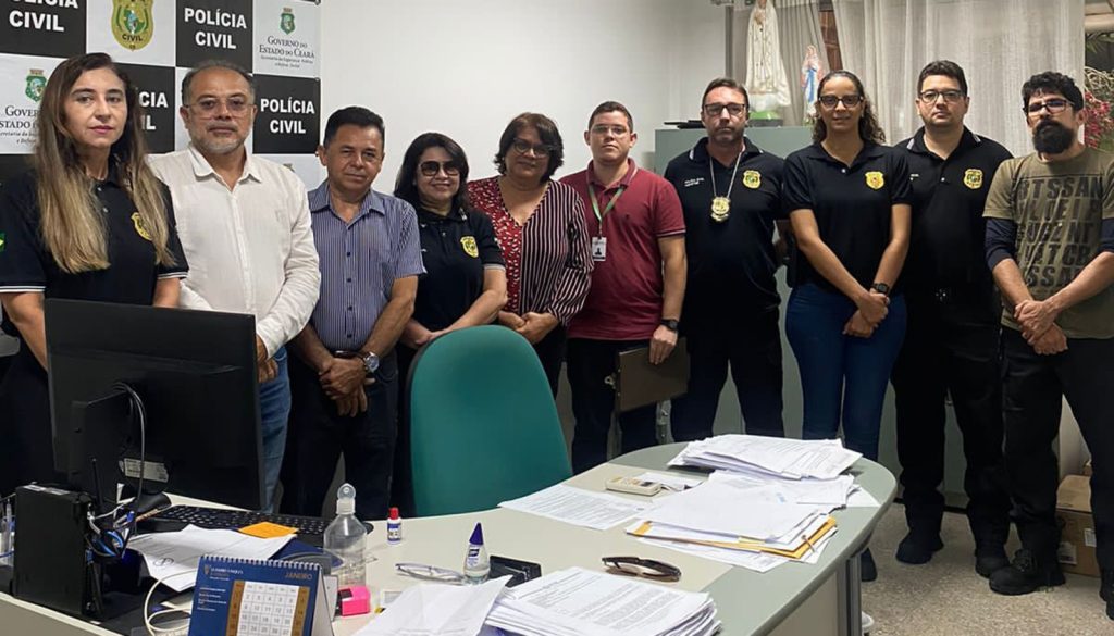 MPCE acompanha cumprimento de mandado de busca e apreensão junto à Polícia Civil