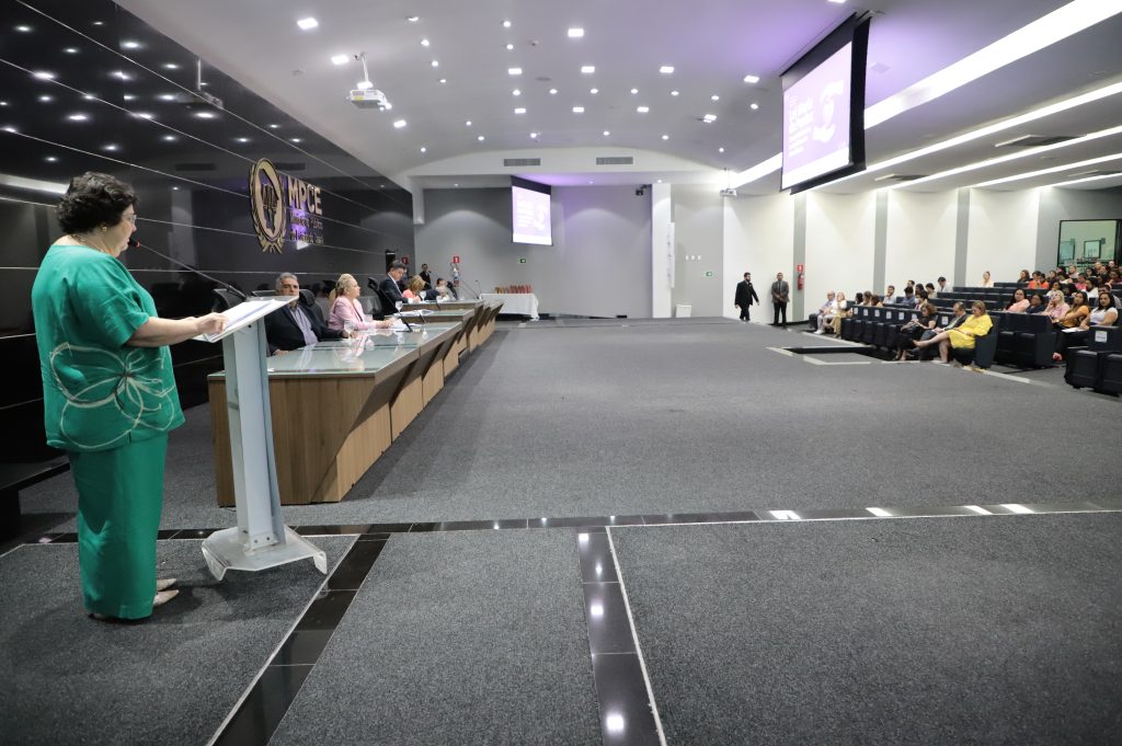 MPCE debate atendimento e combate à violência contra a mulher em 1º dia de ciclo de palestras sobre Lei Maria da Penha 
