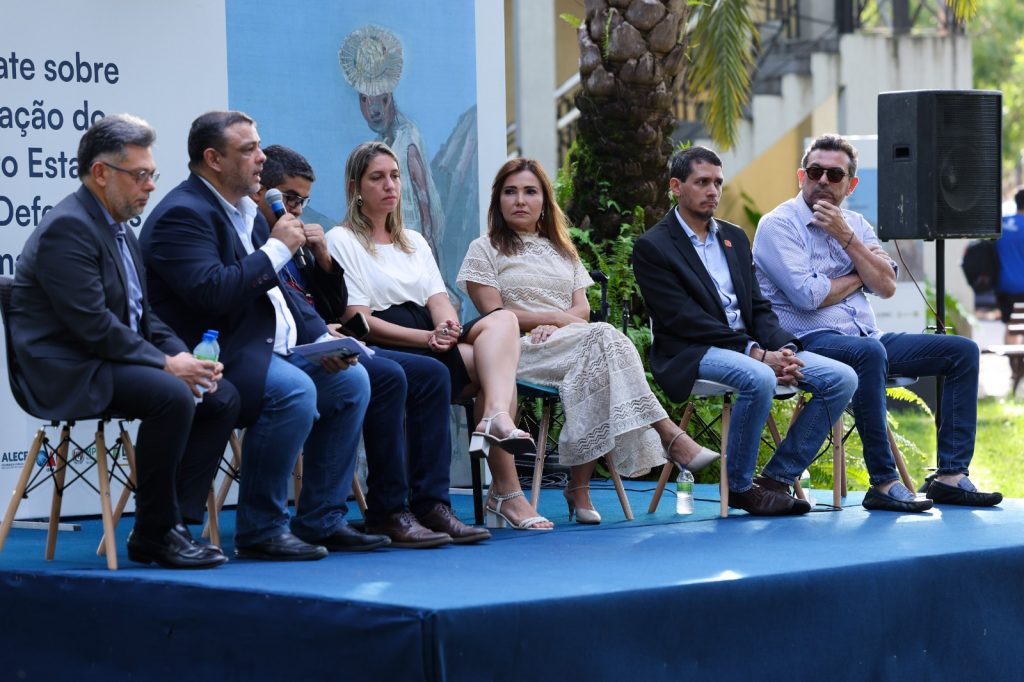 MPCE participa de debate sobre criação de pacto em defesa dos animais 