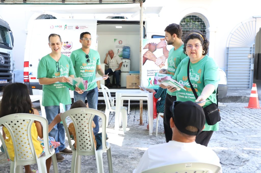 Ouvidoria na Praça levou informações e serviços ao Passeio Público nesta quarta (21)