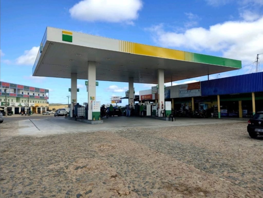 Decon autua postos de combustíveis em Várzea Alegre por não repassar redução de preços a consumidores