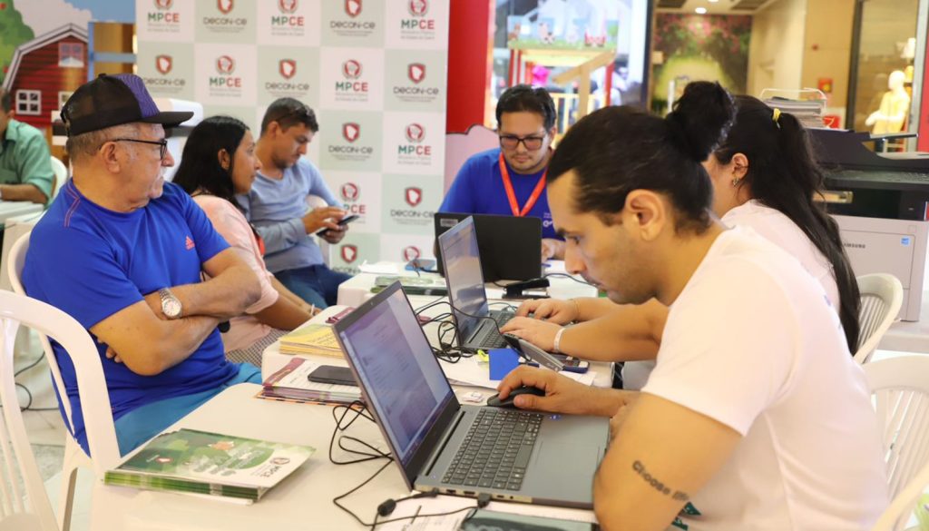 Decon no Bairro realiza mutirão de renegociação de dívidas em Messejana 