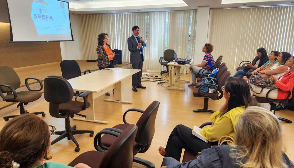 MPCE realiza oficina para capacitar profissionais que atuam no Serviço de Família Acolhedora em 11 municípios cearenses