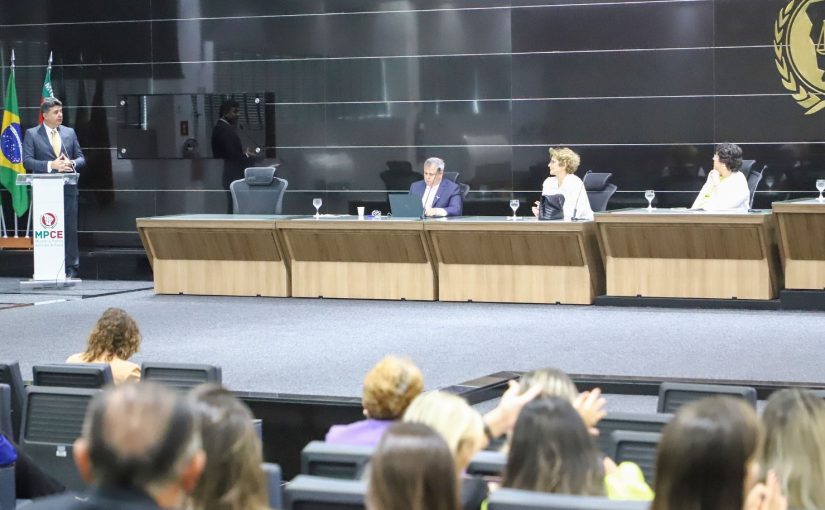 Ciclo de Diálogos da Lei Maria da Penha do MPCE debate melhorias na legislação e no combate à violência contra a mulher