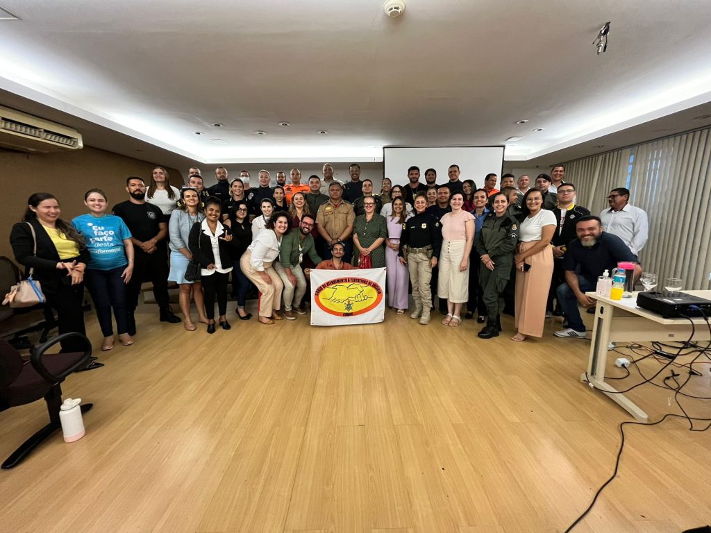 Modelo inglês com estratégias simples para evitar o suicídio é apresentado em evento promovido pelo MPCE  