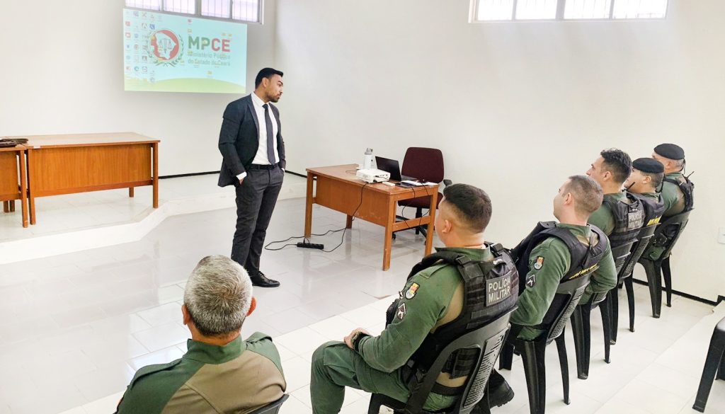 MPCE discute diálogo interinstitucional e atuação policial com forças de segurança pública de Uruoca e Martinópole