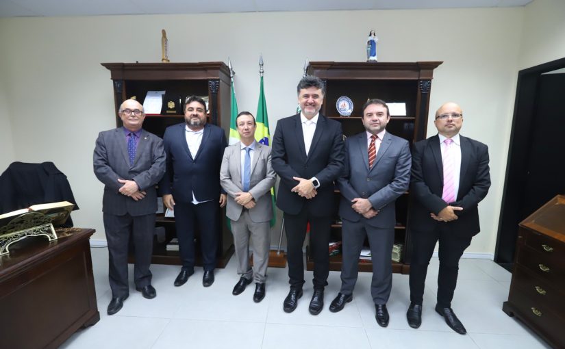 PGJ recebe superintendente da Polícia Federal no Ceará em visita institucional 
