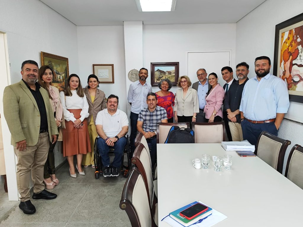 MPCE e instituições sociais visitam prédio que poderá sediar Delegacia de Proteção ao Idoso e à Pessoa com Deficiência 