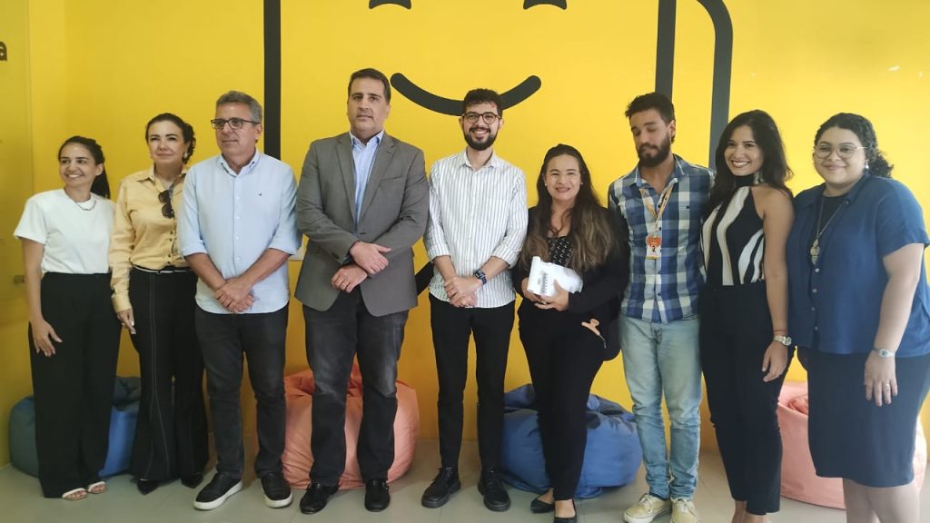 MPCE discute inclusão e cidadania com gestores do Programa Embaixada Bilíngue de Fortaleza 