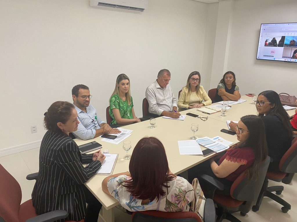 MPCE discute medidas para conter superlotação no Hospital Regional do Cariri 