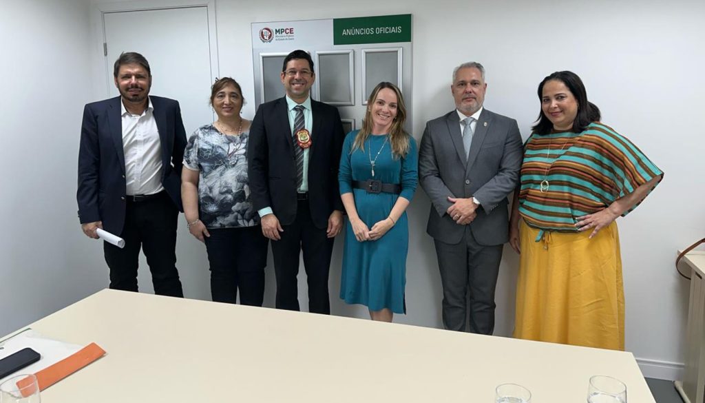 MPCE se reúne com Polícia Civil e Perícia Forense para discutir aquisição e distribuição de material para coleta de vestígios de crimes
