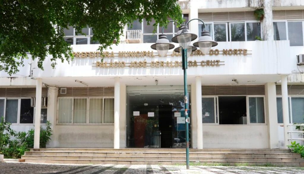 MPCE alerta Prefeitura de Juazeiro do Norte para reaver junto a empresas de terceirização valores pagos por dívidas trabalhistas de funcionários  