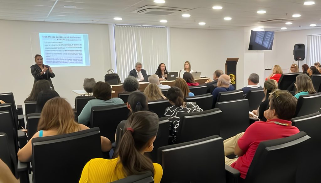 MPCE debate Política Nacional de Cuidado e presta homenagem a procuradoras de Justiça aposentadas que atuaram na defesa da pessoa idosa 