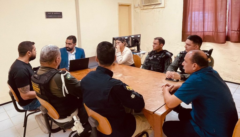 MPCE reúne polícias e prefeitura para discutir segurança pública no município de Milhã 