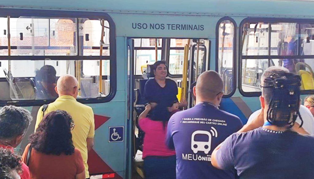 MP do Ceará fiscaliza Terminal de Ônibus em Fortaleza e identifica problemas na prioridade de pessoas idosas e com deficiência