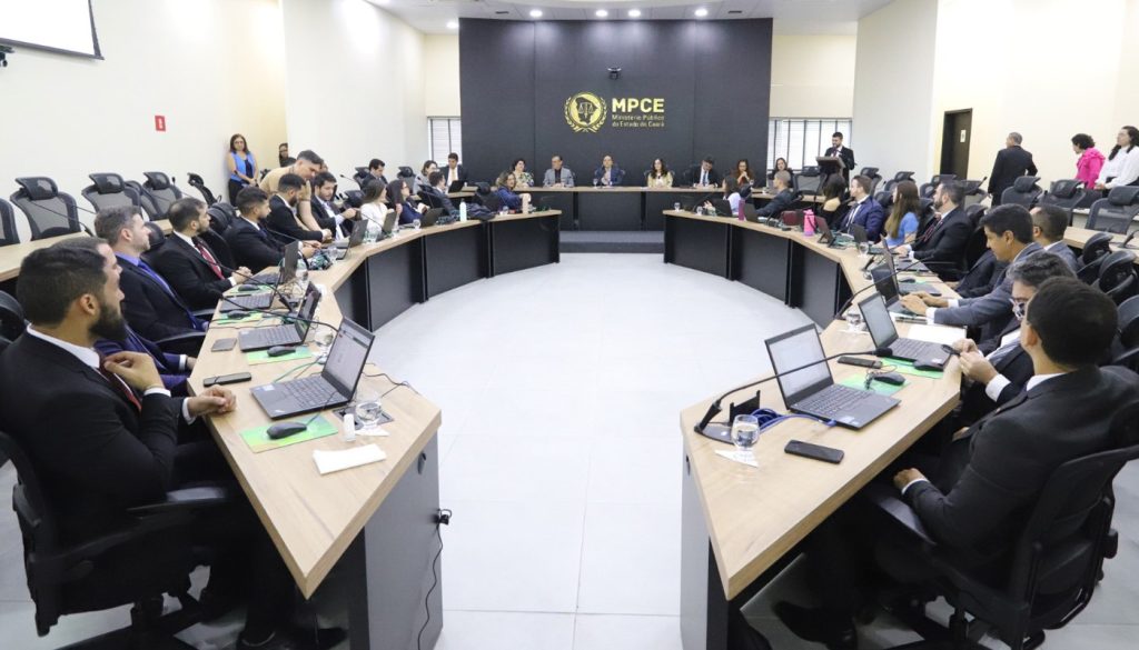 Palestra sobre as transformações do Ministério Público brasileiro abre VIII Curso de Vitaliciamento do MP do Ceará