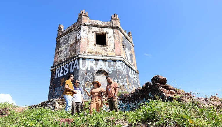 MP do Ceará realiza visita técnica ao Farol do Mucuripe para verificar início da obra de restauração do edifício