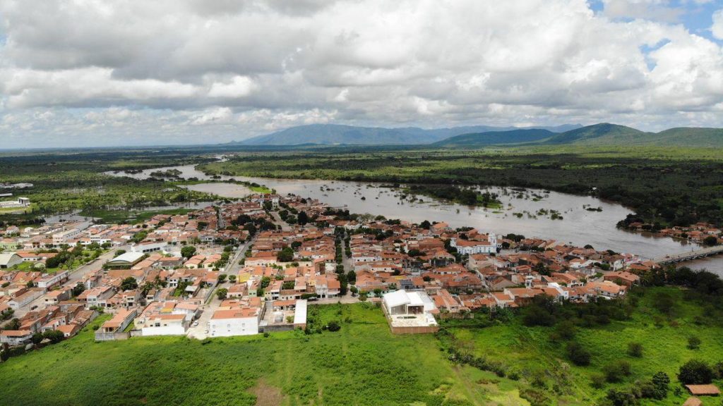 MP do Ceará recomenda que Prefeitura de Santana do Acaraú cancele atrações contratadas sem licitação para festa religiosas