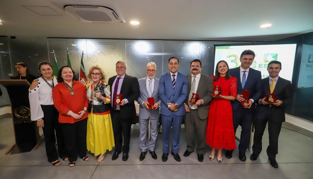 Homenagens e emoção marcam celebração pelos 35 anos da Escola Superior do Ministério Público
