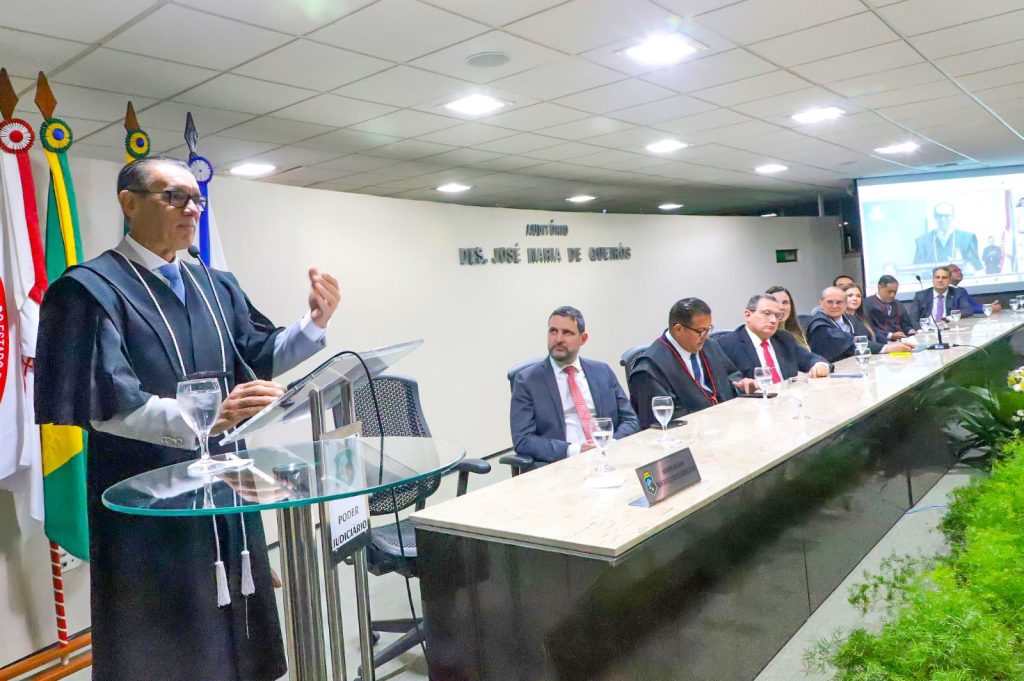 Ex-procurador de Justiça Lucídio Queiroz toma posse como desembargador do TJCE  
