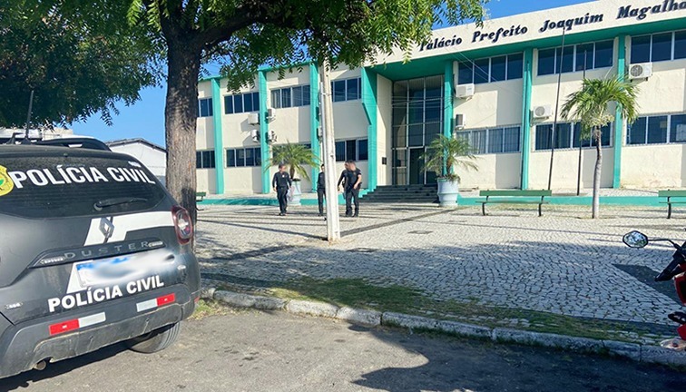 MP do Ceará realiza operação para investigar suposto superfaturamento de contratos de limpeza pública na Prefeitura de Canindé