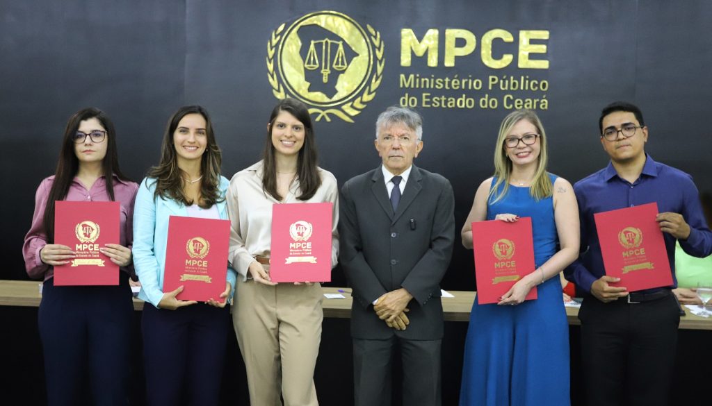 MP do Ceará empossa cinco novos analistas ministeriais em solenidade nesta segunda (12)