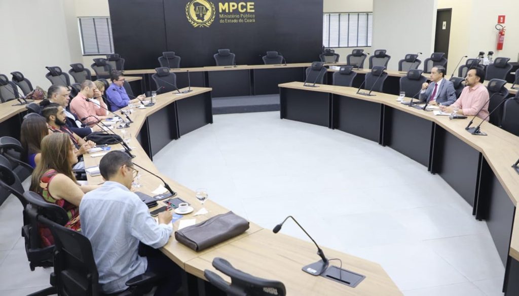 MP do Ceará recebe representantes de entidades de imprensa para discutir segurança dos profissionais nas eleições 2024