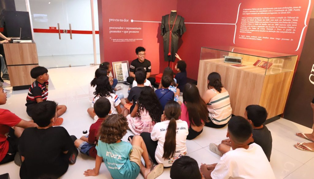 MP do Ceará realiza ação educativa sobre direito ambiental com crianças do Instituto Além dos Olhos na manhã desta segunda (7)