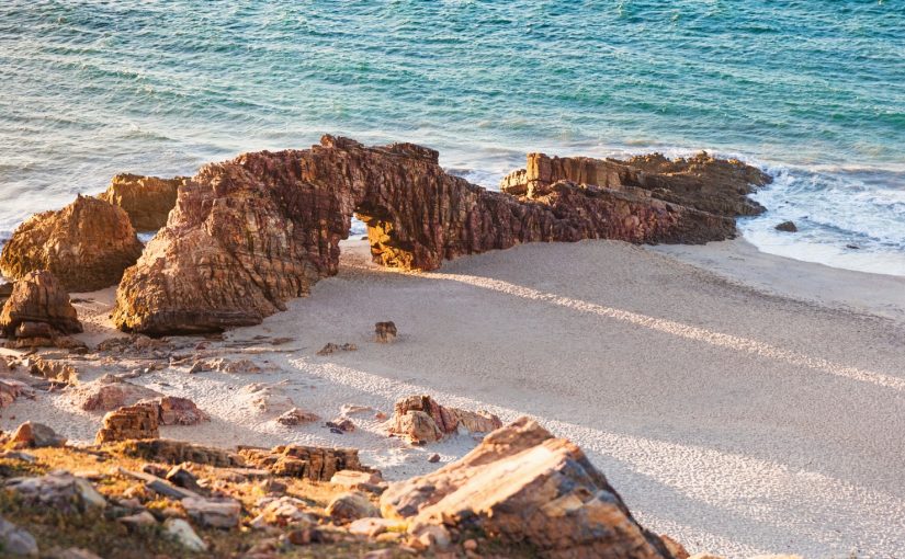 MP do Ceará recomenda que Governo do Estado suspenda acordo que transfere propriedade de terras de Jericoacoara para empresária   