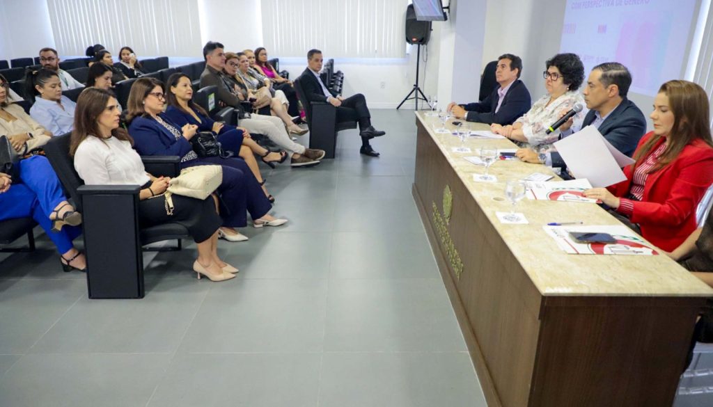 MP do Ceará discute com órgãos do Sistema de Justiça medidas para garantir igualdade entre homens e mulheres