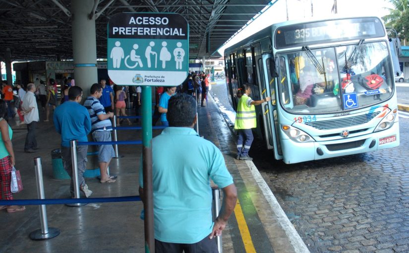 Após fiscalizações em 2024, MP do Ceará recomenda que instituições garantam segurança, higiene e respeito à prioridade nos terminais de ônibus de Fortaleza 