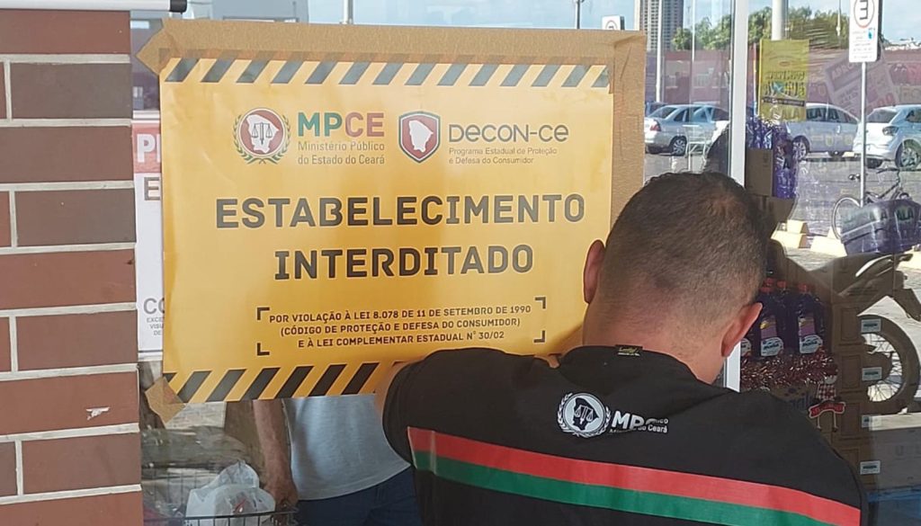 Decon interdita supermercado e autua outros oito estabelecimentos por irregularidades sanitárias em Juazeiro do Norte