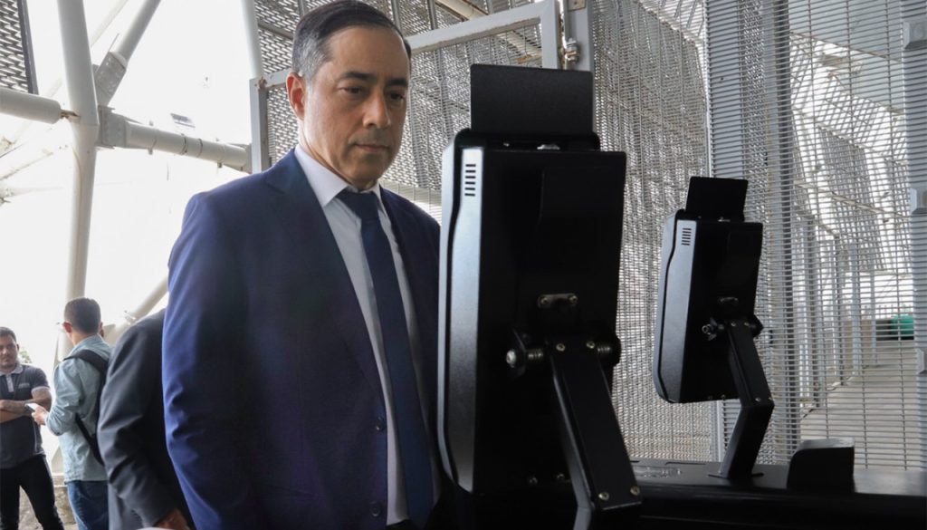 MP do Ceará confere equipamentos de reconhecimento facial instalados na Arena Castelão para garantir segurança dos torcedores  