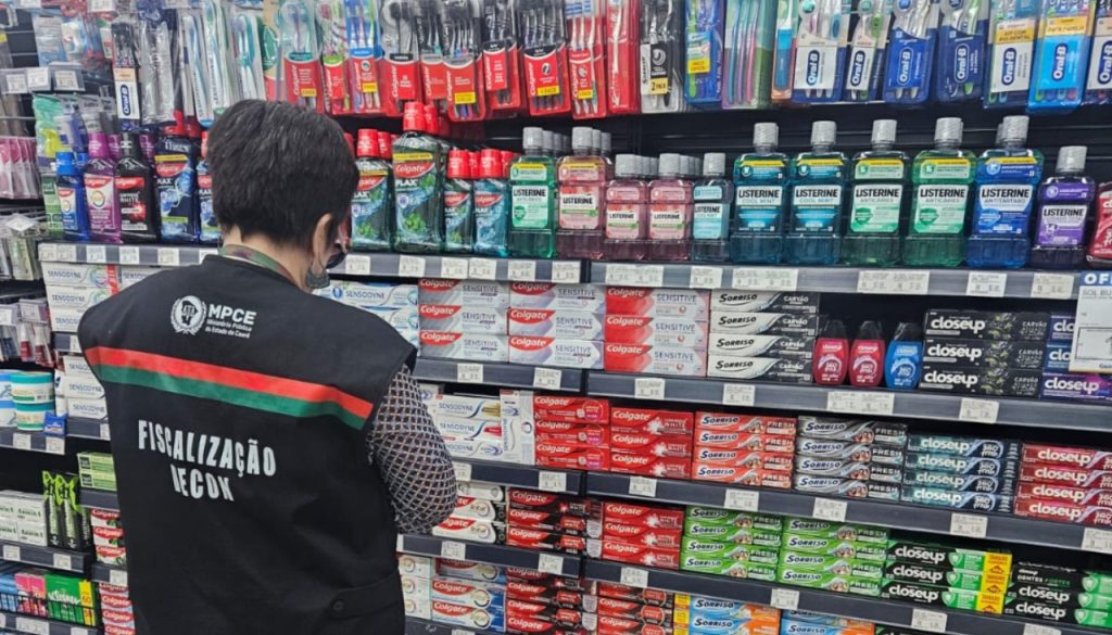 Decon autua farmácias em Fortaleza por comércio irregular de creme dental com venda proibida pela Anvisa 
