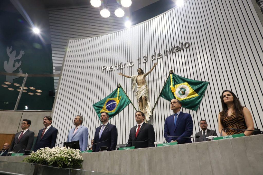 PGJ participa de sessão solene em comemoração aos 190 anos da Assembleia Legislativa do Ceará