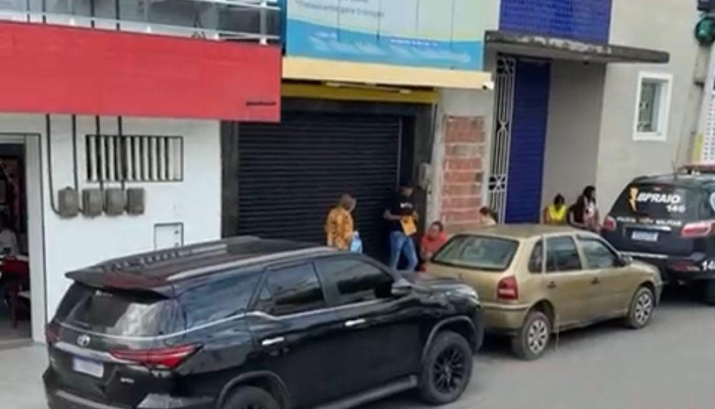 Operação do MP do Ceará e da Polícia Civil prende suspeitos de tráfico de drogas e interdita estabelecimentos em Boa Viagem 