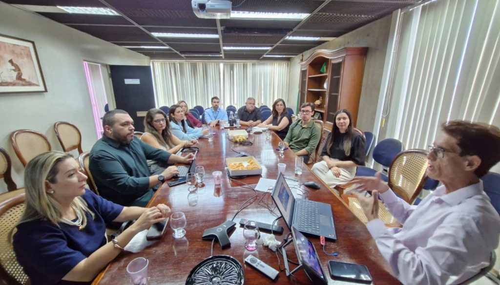 Integrantes da Secretaria de Auditoria e Controle Interno do MP do Ceará trocam experiências em visita técnica à CGU