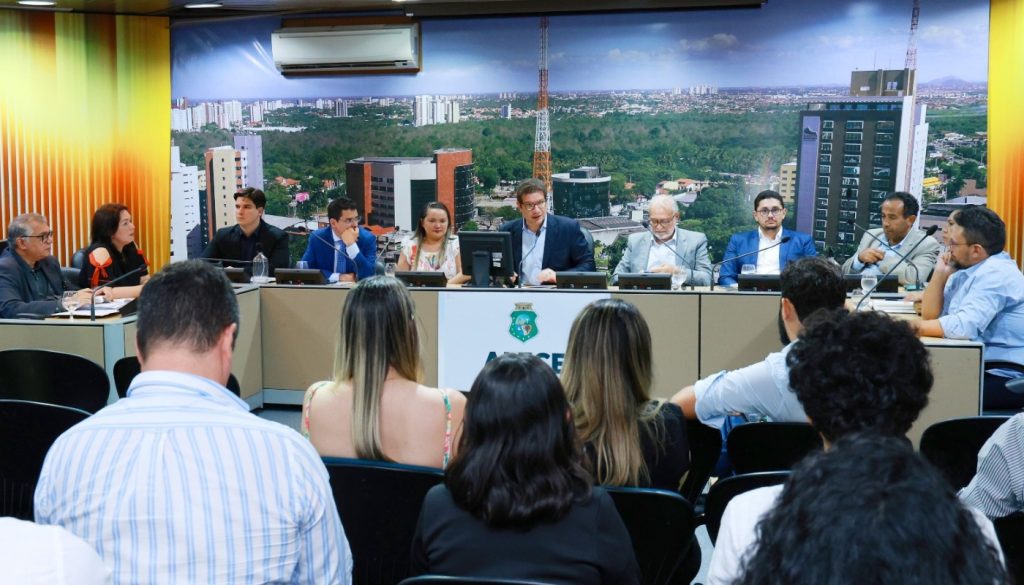 MP do Ceará debate possíveis impactos ambientais na construção de rodovia em Pacoti durante audiência pública 